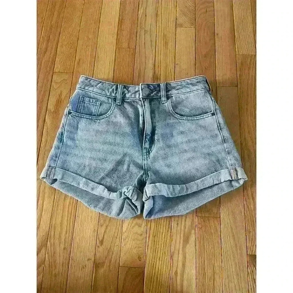PacSun Women's High Waisted Mom Shorts Blue Size 26 Light Wash - Picture 9 of 9